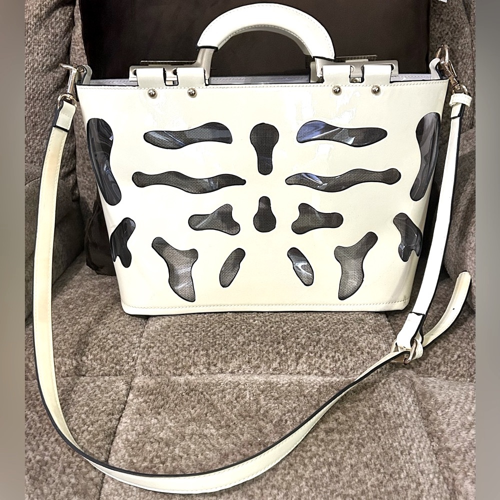 Stylish Trendy Elegant Cream Cut Out Purse Handbag Tote - Picture 4 of 15